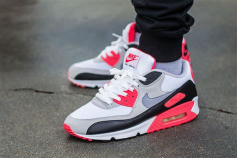 Nike Air Max 90 Infrared (2010) Review