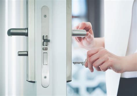 6 Types of Aluminium Door Locks and Handles