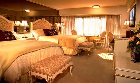 Peppermill Tower Deluxe Two Queen Room | Peppermill Resort Hotel, Reno