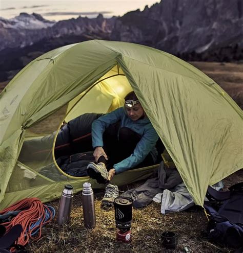 Marmot Tent Guide: Efficient Setup & Maximizing Comfort Outdoors