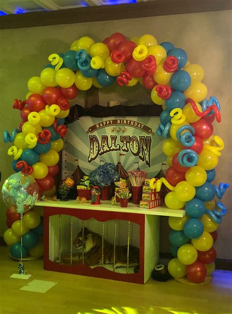 Circus Themed Balloon Decor / Pin de Dianna Weaver en Balloon ...