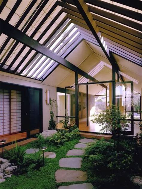 5 Mid-Century Houses Atriums Perfect to Relax