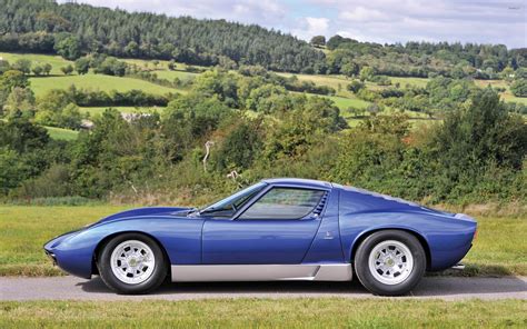 Lamborghini Miura - The Ultimate Guide