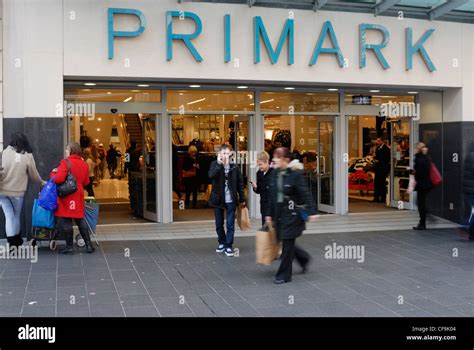 Shoppers liverpool primark store hi-res stock photography and images ...