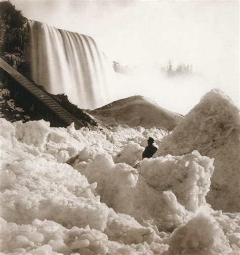 Niagara Falls in Winter / myLot