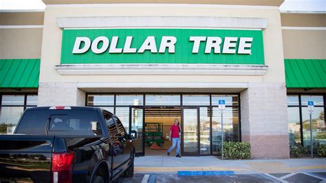 Dollar Tree filling in Pier 1 store in Fort Myers