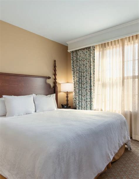 Embassy Suites by Hilton Savannah Historic District Hotel