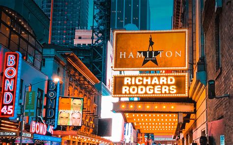 Broadway Shows in NYC: Your Guide to Theater This Year | Holidayinnclub.com