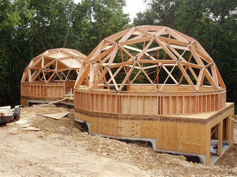 Dome in costruzione di Natural Spaces Domes Dome Building, Green ...