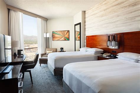 Hotels near ABQ Uptown with Outdoor Pools | Marriott Albuquerque