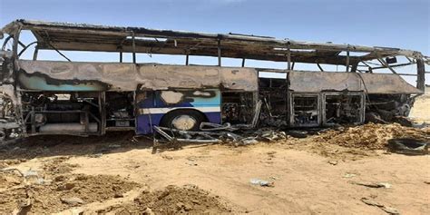 Egypt tourist bus crash kills 10 people - BOL News