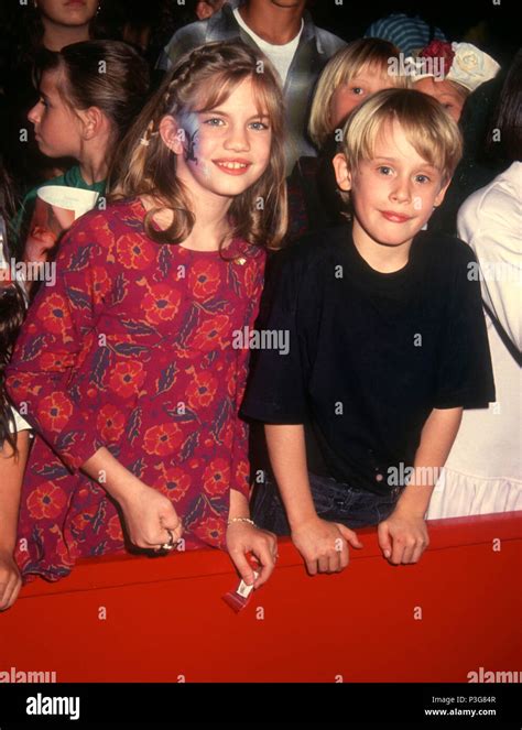 Macaulay culkin anna chlumsky girl -Fotos und -Bildmaterial in hoher ...