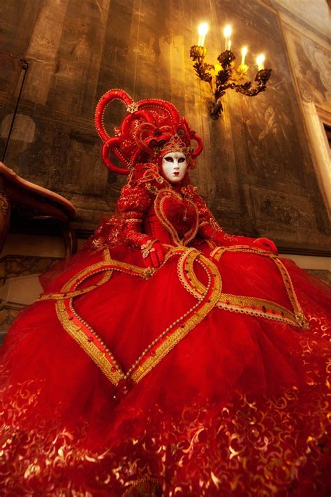 20 Photos That Will Inspire You To Attend Carnival In Venice, Italy ...