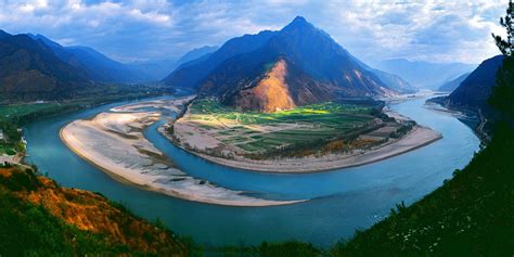 Stone Drum and the Frist Bend of Yangtze River | Travel China with Me