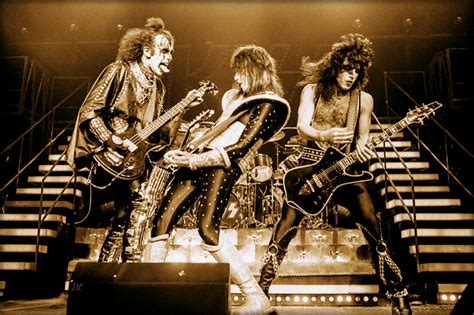 KISS (NYC) December 1977 (Alive II Tour - Madison Square Garden) - Paul ...