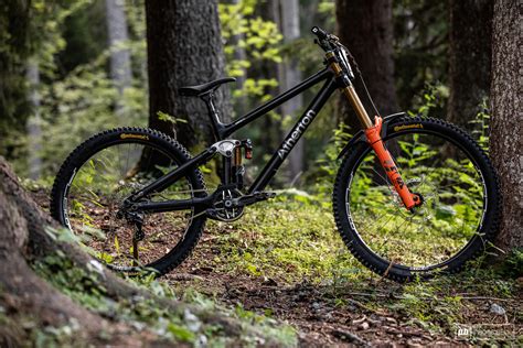 Bike Check: Rachel Atherton's... Atherton AM.200.M - Pinkbike