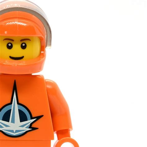 LEGO Universe Nexus Astronaut - | Lego Minifigures | lego.minifigures.world