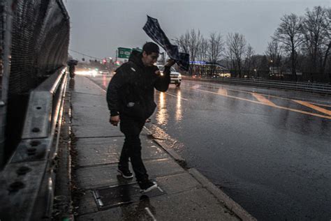 'Ferocious' winter storm tearing across the US, heading for the East ...