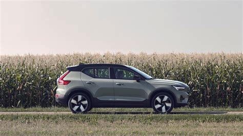 Preview: 2023 Volvo XC40 arrives with new look, fully electrified ...