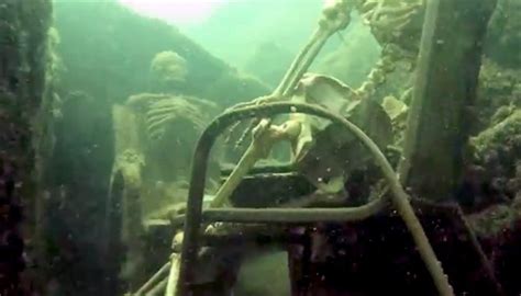 Couple thought fake skeletons on chairs would make amusing underwater ...