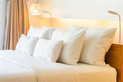 The Difference Between Satin vs. Silk Pillowcases | Luxury Living