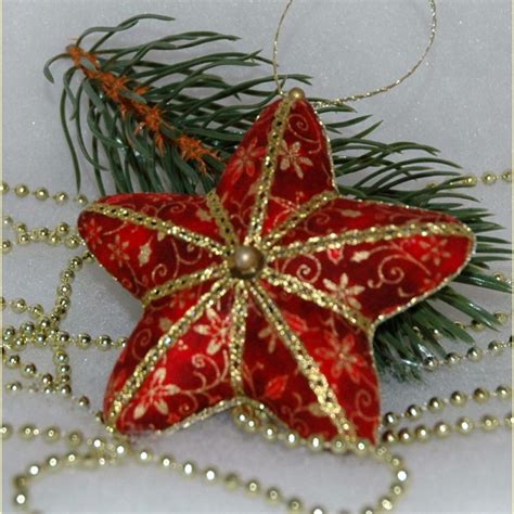 Free pattern to make this pretty fabric star ornament. | Рождественские ...