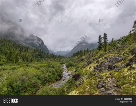 U-shaped Valley Image & Photo (Free Trial) | Bigstock