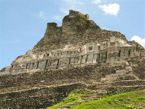 Xunantunich Maya ruin in San Ignacio, Belize for a mesmerizing Belize ...