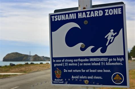 Photo Tsunami Warning Sign Wairarapa - Tsunami Warning Signs New ...