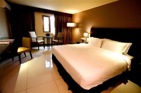 Deluxe King Room | Mandarin Plaza Hotel