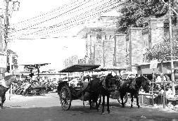 Transportation for Tourist in Sunan Giri Tomb Area | Download ...