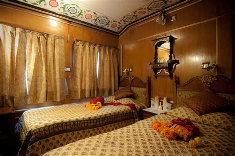 5 Reasons Why travel to Jaipur by Palace on Wheels Luxury Train India