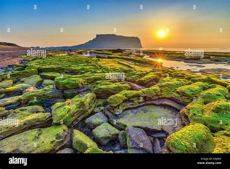 Sunrise at Jeju Do Seongsan Ilchulbong, Jeju Island, South Korea Stock ...