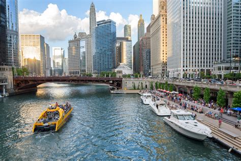 Chicago Riverwalk | Find Tours, Restaurants, Museums & Art