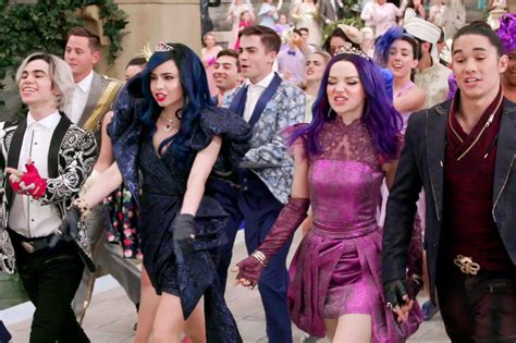 Cameron Boyce Wraps Descendants 3 in Behind-the-Scenes Clip