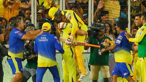 IPL 2023 Final: MS Dhoni Lifts Ravindra Jadeja In Joy During ...