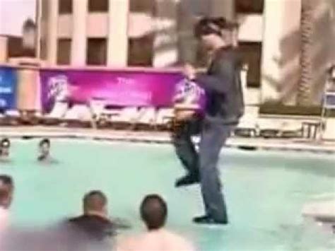 Criss Angel Walks on Water lol - YouTube