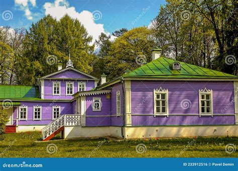 Wooden House of Turgenev Estate in Spasskoye Lutovinovo Stock Photo ...