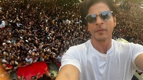 Shah Rukh Khan reveals son AbRam's reaction to the big crowd that ...