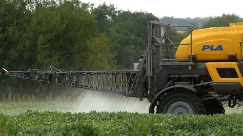 Monsanto ordered to pay $289m damages in Roundup cancer trial - BBC News