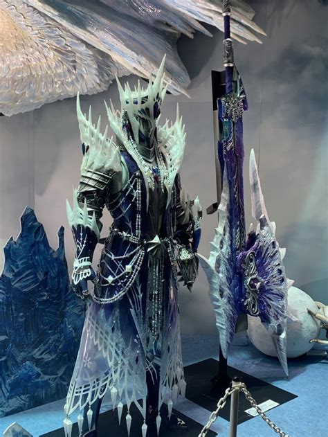 Life-sized Velkhana armor and switch axe at TGS 2019 : MonsterHunter