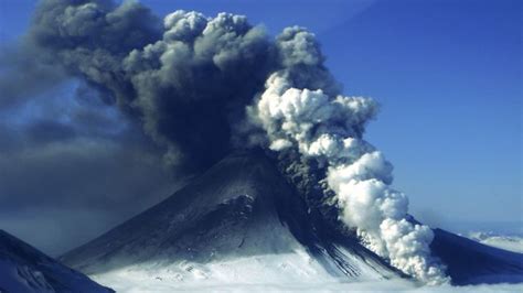 Alaska volcano shoots lava hundreds of feet into air, but ash plume is ...