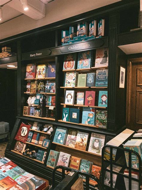 Hatchards: A Peek Inside the Oldest Bookshop in London | solosophie