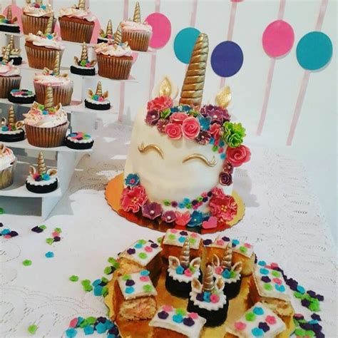 Mesa decorada de unicornio | Desserts, Birthday cake, Cake