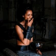 Missandei Grey Worm GIF - Missandei GreyWorm Kiss - Discover & Share GIFs