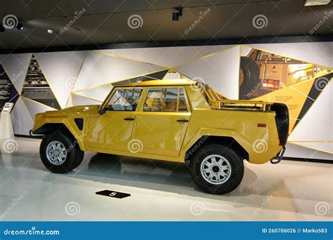 Lamborghini LM002 (1986-1993) Editorial Photo - Image of bumper ...