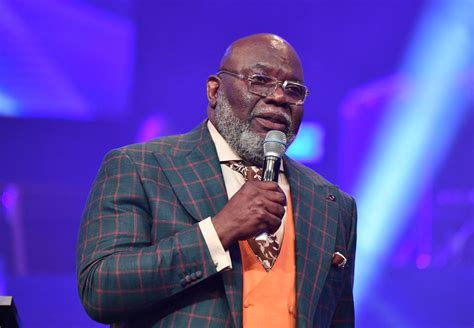 T.D. Jakes Hit With Backlash Over Controversial Father's Day Sermon