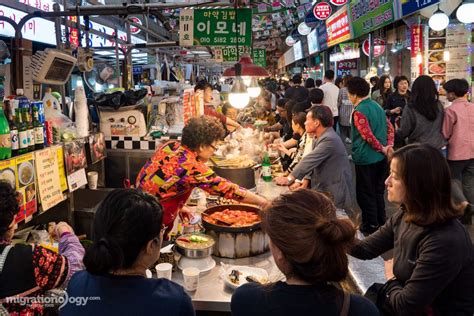 Gwangjang Market: Awesome Korean Street Food in Seoul