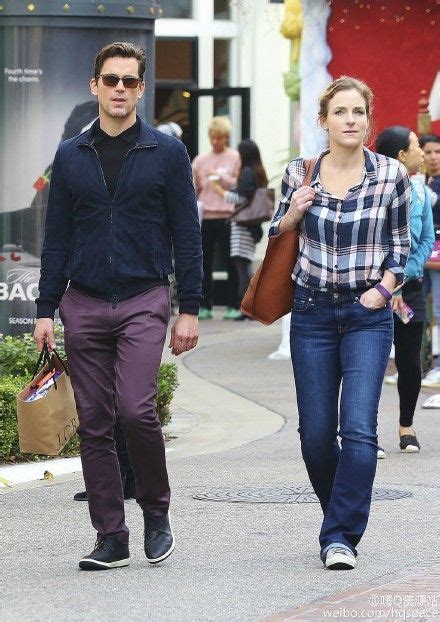 【高清】#Matt Bomer# and his sister Megan shop at J. Crew at The Grove in ...