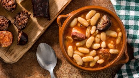 Cómo hacer fabada asturiana. La receta de las guisanderas